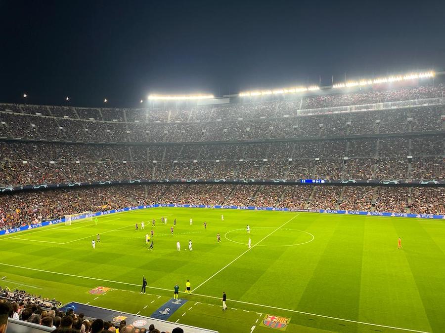 Fußballspiel im Camp Nou in Barcelona - Verenas katalanische Schwiegervater hat natürlich eine Dauerkarte! (Foto: Verena Huber-Marti)