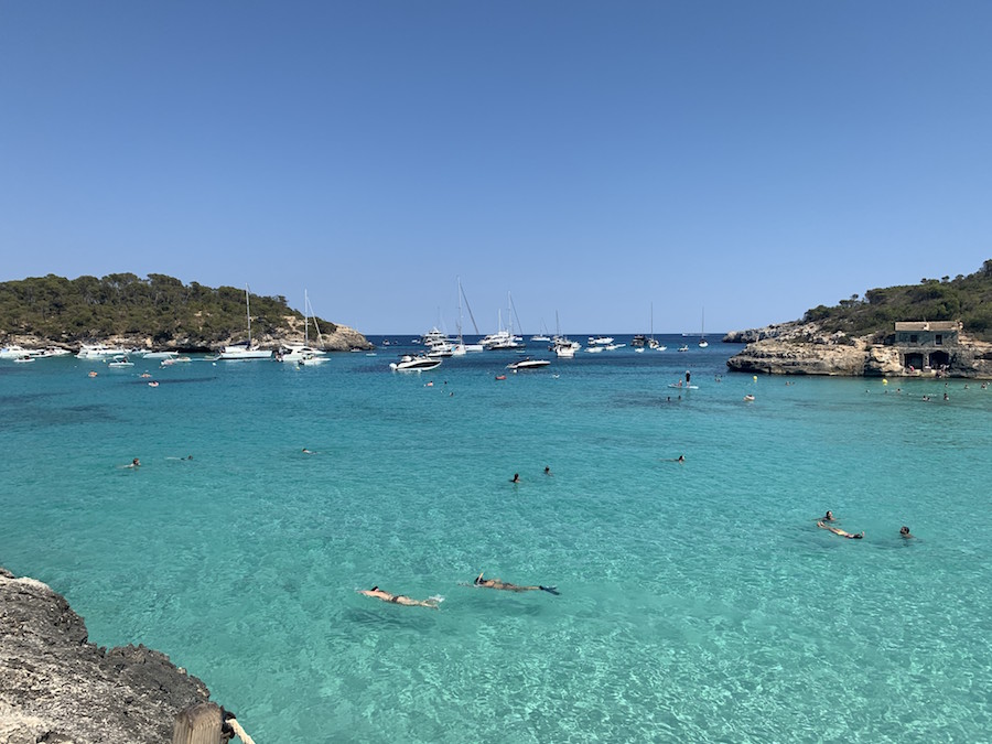 Urlaub mit Kindern am Meer: Postkarten Mallorca an der Cala Mondrago