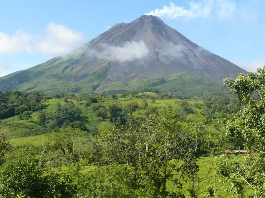 Da isser! Der beeindruckende Vulkan Arenal in Costa Rica. Auch mit Kindern macht das Erkunden Spaß! (Foto: For Family Reisen)