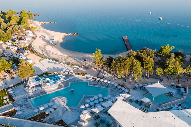 Campingplatz mit Kindern meets Luxusresort im Falkensteiner Premium Camping Resort Zadar direkt am weißen Sandstrand