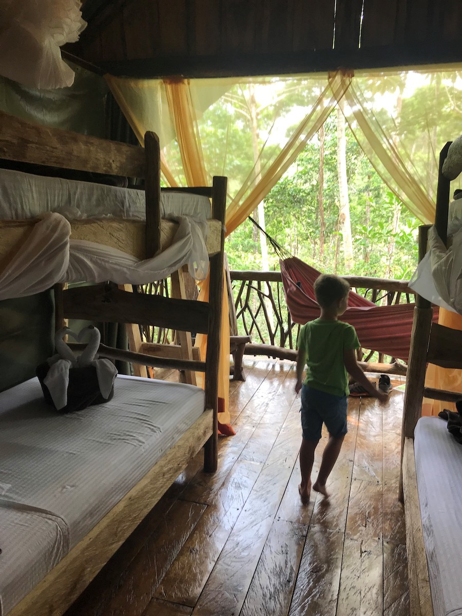 Nachhaltiger Familienurlaub in Costa Rica: So cool wohnt es sich mitten im Dschungel in der La Tigra Lodge (Foto: For Family Reisen)