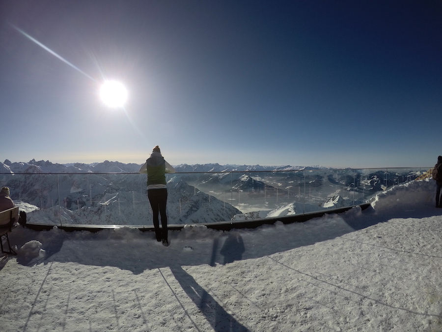 Allgäu im Winter mit Kindern: Anke auf der Gipfelstation des Nebelhorns 