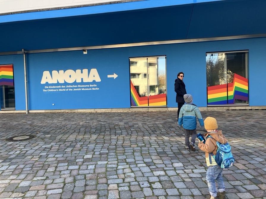 Berlin mit Kindern: Hier entlang zum Kindermuseum Anoha (Foto: Vanessa Bujak)