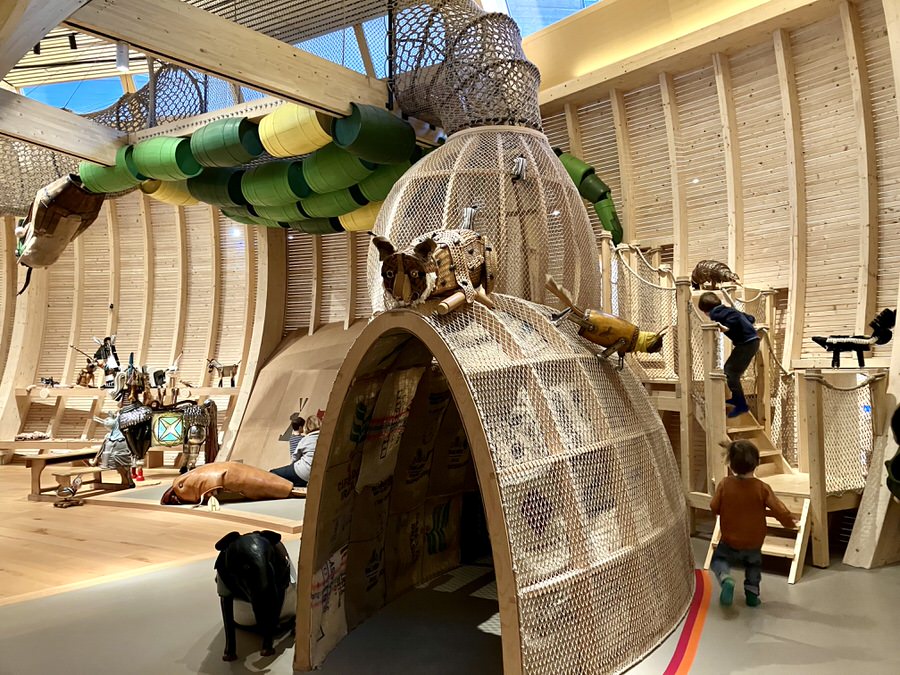 Berlin mit Kindern entdecken - das geht im Bauch der Arche Noah im Kindermuseum Anoha echt gut (Foto: Vanessa Bujak)