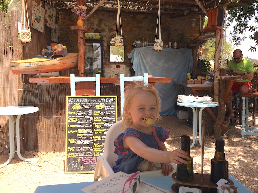 Ibiza mit Kindern: Lunchbreak im legendären Paloma Café