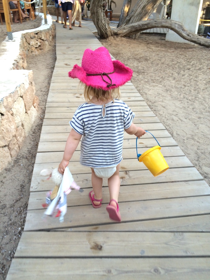 Beach Club Ibiza mit Kleinkind und Kindern