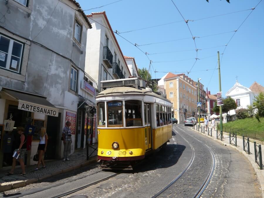 Lissabon-mit-Kindern-Tram-28