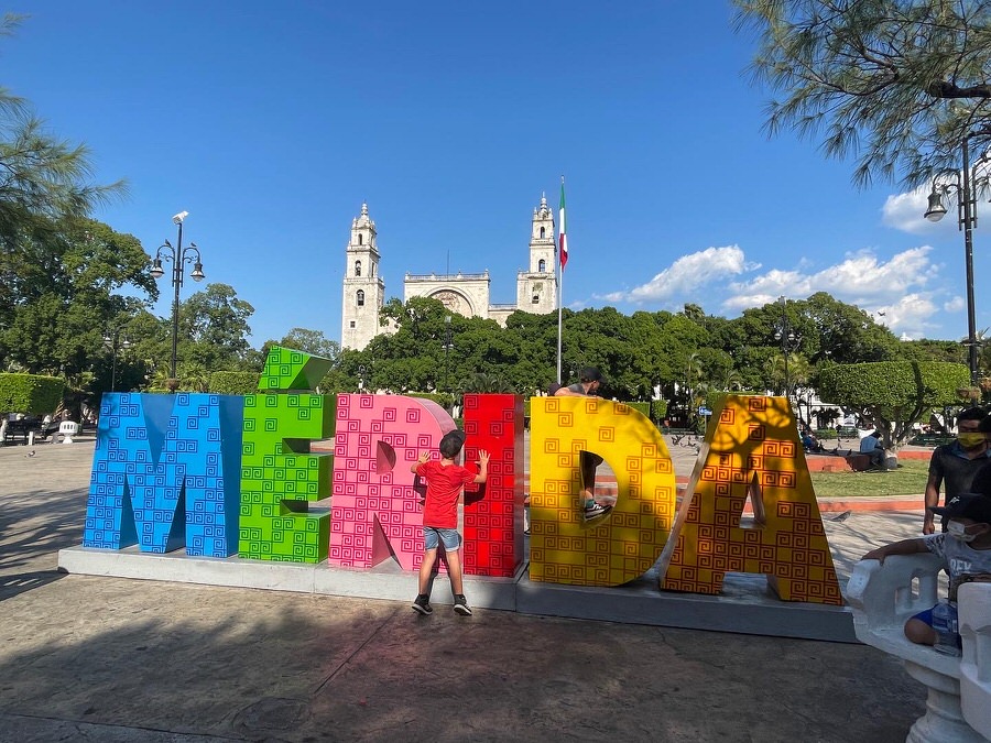 Diese zwei Städte dürft Ihr Euch auf Eurer Rundreise mit Kindern durch Yucatán nicht entgehen lassen: Yucatáns Hauptstadt Mérida...(Foto: For Family Reisen)