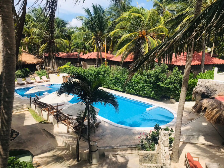 Mexiko mit Kindern: Das Hotel Petit Lafitte bietet neben direkter Strandlage auch einen ganz schön schönen Pool. (Foto: For Family Reisen)