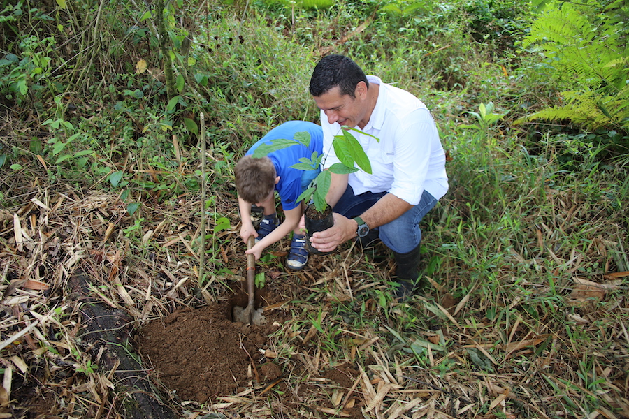 Nadjas Sohn hat jetzt einen Baum in Costa Rica! (Foto: For Family Reisen)
