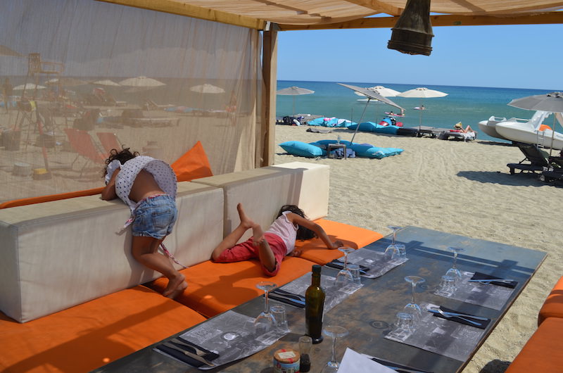 Languedoc mit Kindern: Essen am Strand (Foto: Sonja Alefi)