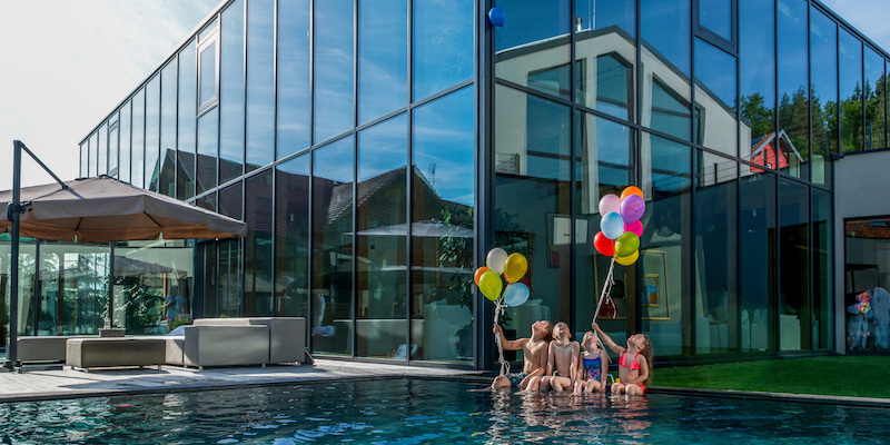 Das Wald-Bad vom Ulrichshof im Bayerischen Wald. Ein Top Hotel für Urlaub mit Teenagern in Deutschland.