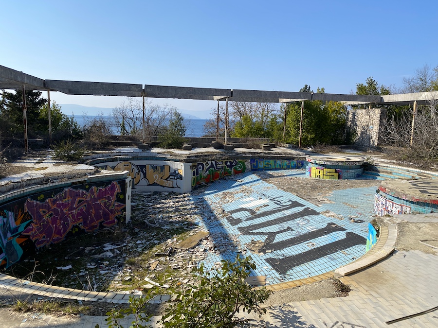 Kroatien mit Kindern: Pool mit Meerblick im Haludovo Luxus-Hotel, dem berühmten 