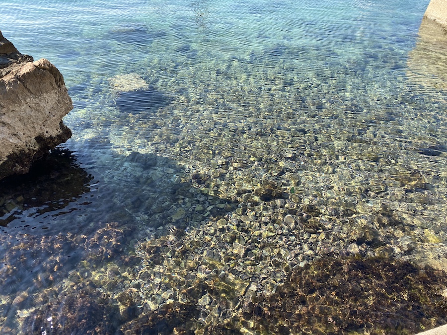 Familienurlaub in Kroatien: Das Wasser ist hier in der Kvarner Bucht so klar als wäre es ein Bergsee, nicht das Meer (Foto: Sonja Alefi)