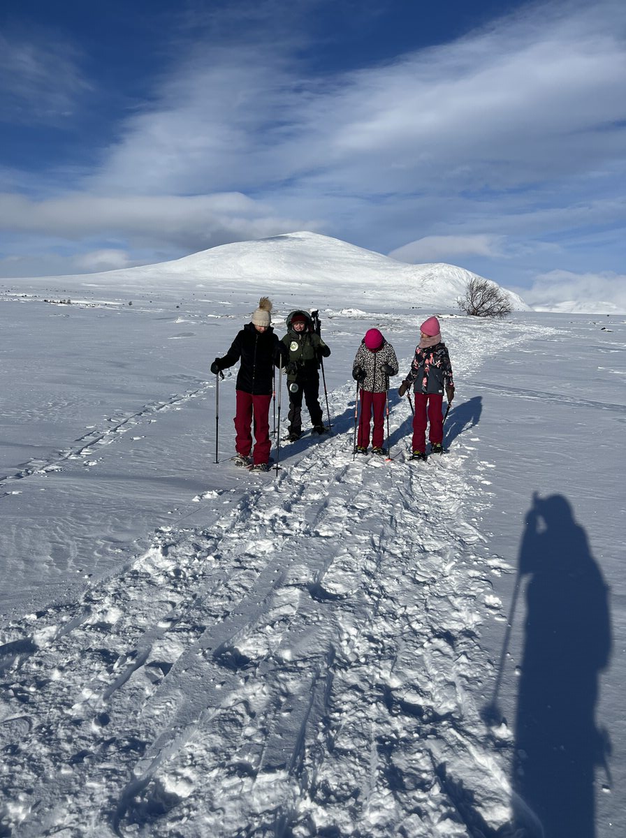 Unser Guide Kim hat uns sicher durch die verschneite Landschaft zu den Moschusochsen geführt (Bild: Sonja Alefi)
