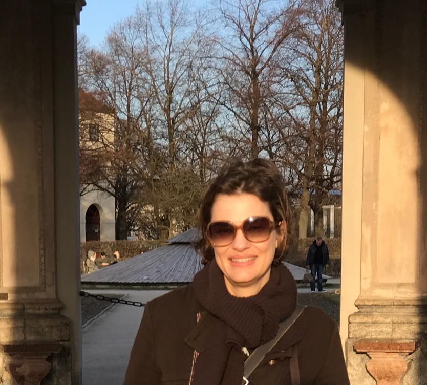 München mit Kindern: Die Autorin Sonja im Hofgarten 