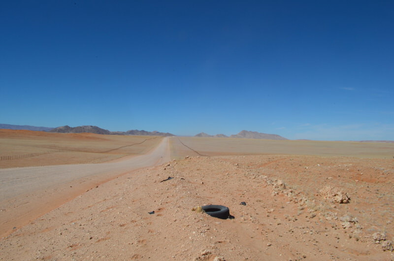 Streckenweise nix los, in Namibia. Wie hier, wenn Ihr durch die Namib-Wüste nach Swakopmund fahrt.