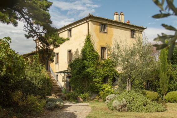 Die alte Villa der Fattoria - so stellen wir uns Bilderbuch-Toskana vor!