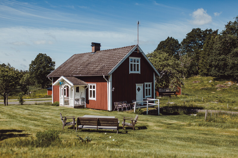 SveVilla bietet Euch einen kunterbunten Mix an besonderen, schwedischen Ferienhäusern. (Foto: SveVilla)