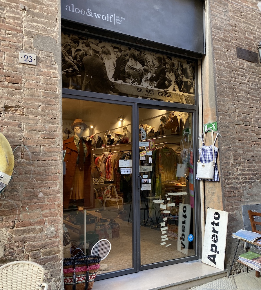 Siena mit Kindern: Der Vintage-Laden Aloe&Wolf liegt direkt am Muschelplatz in einer Seitengasse